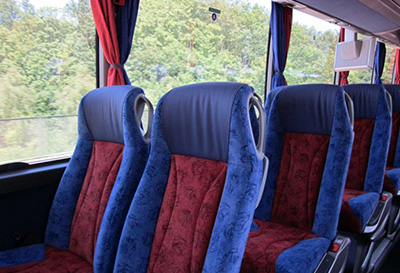 Sitze im Reisebus von Kathi-Reisen